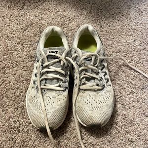 Nike Tennis Shoes